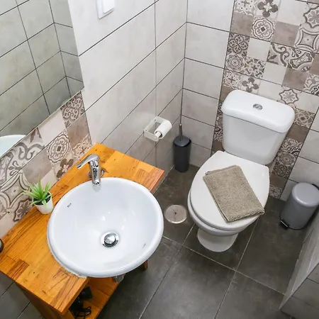 Quebra Costas Oda ve Kahvaltı 3*